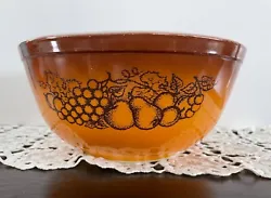 This is a wonderful Pyrex 403 Old Orchard Fruit Nesting Mixing Bowl. It holds 2.5 Qt. The height is approx. There are a...