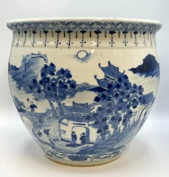 Kangxi four character mark. In very good condition, only a couple of hairline cracks.