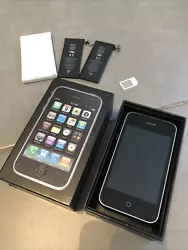 Apple iPhone 3GS - 16 Go - Noir (non desimlocké). Très bon état extérieur du téléphone Emballage d’origine en...