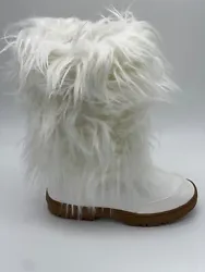 Stay warm and stylish this winter with our furry and hairy boots! Our furry and hairy boots are the ultimate in comfort...
