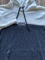 Hollister California. White and blue hoodie, drawstring. Embroidered logo. Excellent condition.