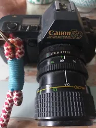 Appareil photo Canon T70. Bon etat vendu avec Sangle et objectif macro 35-70 (micro champignon voir photo)Test avec une...