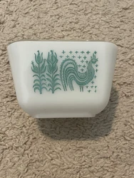 Pyrex Mini Dish With Lid Amish Print. Great condition no chips or cracks All sales final no returns