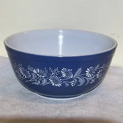Vintage Pyrex #403 Colonial Mist 2.5 L Mixing Bowl Blue With White FlowersDimensions: 8-3/4” in diameter x 4” HPre...