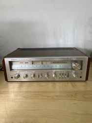 Unit has been tested and is working with full functionality. Condition is Used. Wooden case is peeling and has scuffs...