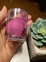 BEAUTYBLENDER Electric Violet Purple Full Size NIB. Condition is 