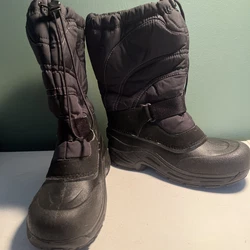 Removable Thermafelt Liner. Alpenglow Snow Boots. Boys Size 4.