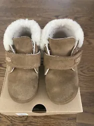 UGG Toddler/ Boys & Girls Boots Tan Beige T Nolan T/ Size US 8. Condition is Pre-owned. Shipped with USPS Priority Mail.
