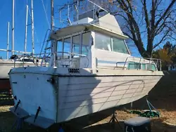 1970 Revelcraft 30 Without Trailer Clean Title It needs a new outer deck, the exterior door needs to be rebuilt, the...
