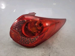 Feu arrière droit PEUGEOT 207 SW réf. 6351CT 106327548. Caractéristiques de laPEUGEOT 207 SW sur laquelle nous avons...
