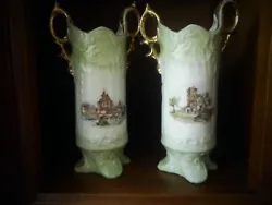Paire de petits vases anciens Napoléon III. Aucun fèle ni manque. Hauteur totale: 16 cm. Porcelaine fine.