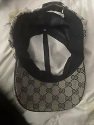 Gucci Hat. Condition is Pre-owned. Shipped with USPS Ground Advantage.