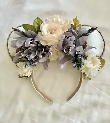 Floral Minnie Mouse Ears NWOT Handmade. Features light purple and white faux flowers, gorgeous for a Disney trip. Can...