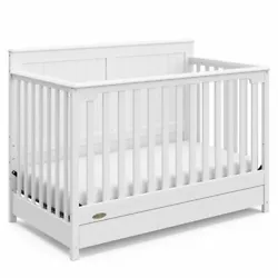 The Hadley’s classic design will seamlessly coordinate with any nursery, no matter your style. Finish: White.