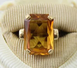 AMAZING RETRO MID CENTURY ORANGE SAPPHIRE BIG BEAUTIUFL RING. SOLID 10K GOLD STRONG AND STURDY TO HOLD A BIG WONDERFUL...