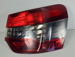 Feu arrière droit pour CITROEN C5 III 2.0 HDI 140 RHF 2008. Modèle: C5 III 2.0 HDI 140. Nous neffectuons pas denvois...