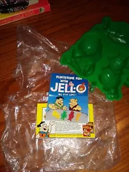 Flintstones Jell-O Mold 80s. Still has paperwork and original packaging Makes very large molds Fred Barnie Pebbles Dino...