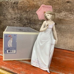 LLADRO - AFTERNOON PROMENADE - BAJO EL SOL DE PRIMAVERA - #7636 - MINT CONDITION WITH BOX