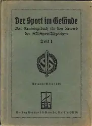 Edité à Berlin en 1936. Préface A. HITLER. Der Sport im Gelände (le sport sur le terrain) 16x12 cm - 130 pages -...