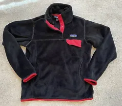 Patagonia Women’s Snap-T Fleece Pullover Black with Red trim Size Women’s Small Condition is 