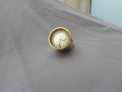 Longueur 8 cm ,diamètre 3,5 cm Poids 385 g. Fonctionne, avance juste un peu.