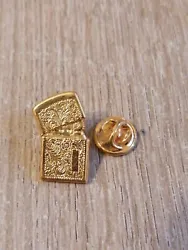 RARE PINS PINS .. TABAC TOBACCOS BRIQUET LIGHTER STYLE ZIPPO OR GOLD