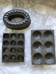 One is 10” x7”One is 8.5” x6.5”Oval is 8.5” x 6” with a hanging circle. All are tin and were old when I...