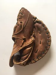 Awesome vintage Wilson 2850 Gil Hodges Big Scoop First Baseman’s Mitt. Shows signs of wear and tear. Back hand strap...