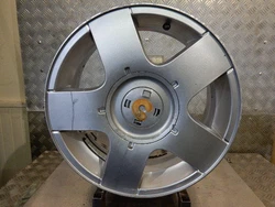 JANTE EN ALUMINIUM. ORIGINE VW. VW BORA/GOLF 4. 69390 Vourles- brignais Sud. Rn 86 - LES 7 CHEMINS. STOP PIECES AUTO...
