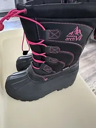 girls snow boots size 1. Shipped with USPS Priority Mail.