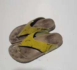 Birkis Maui Thong Sandals Yellow Snakeskin Size 7 Womens.