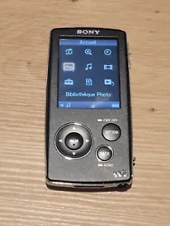 Sony Walkman NW-A806 Digital Media Player Baladeur Audio / Video / Photo 4Go MP3.  Vendu sans cable d alimentation