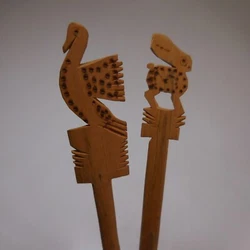 Matières : bois. Couleurs : marron. Motifs animaliers. A partir de ce modèle, des solutions art déco uniques ou en...