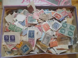 GROS LOT DE TIMBRES OBLITERES ANCIENS ET RECENTS.  Lot de timbres,aucune idée de quelle année