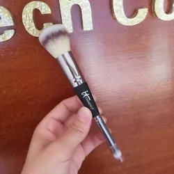 Heavenly Luxe Dual End Complexion Perfection Brush #7. Who is it for: Anyone who wants a flawless foundation or...