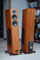 Near-mint condition, stunning sound, beautiful design, very, very hard to find. You cannot go wrong. Pair of Audio...