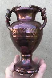 Vase signé Gaziello Vallauris:Céramique lustre métallique. Hauteur : 19,5 cmLongueur : 13,5 cmVase en parfait état: