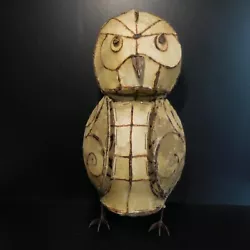 Couleurs : marron jaune. Motif animalier : chouette hibou. L’objet se trouve au cœur de l’histoire de chacun...