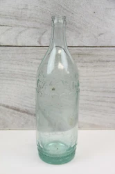 ANTIQUE EMBOSSED EUREKA CLUB GINGER ALE 28oz GLASS BOTTLE. GREAT SHELF DECOR DESIGN REPURPOSED. PART OF A LARGE NEW...