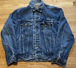 Vintage Levi’s Denim Trucker Jean Jacket Blue Wash Size 40R. See photos for conditionSize 40r - Red tagAmazing...