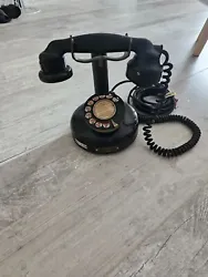 ancien téléphone vintage fixe.