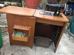 ancienne machine à coudre singer. 1932 avec livret et accessoires