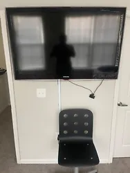 Great TV! Wall mount is included!