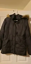 Womens Tommy Hilfiger blanket puffer Jacket size xs. Hood is detachable 