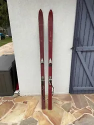 Ancien Skis ROSSIGNOL FIBRAVAL Epoxy 183cm/Fixations Salomon404/NeigeMontagne. Skis à nettoyer car un peu sale.Envoi...