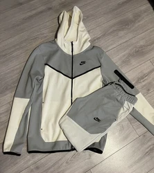 Nike Tech Tres bon état Couleur crème, gris Je doute de l’authenticité ‼️