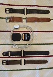 Gently used Apple Watch Series 7 with a 45mm Aluminum case and four interchangeable bands. It also has a storage...