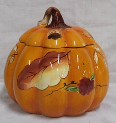 Cute vintage fall pumpkin cookie jar with leaf, acorn & floral decoration. The jar is 9