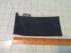 This buy it now auction is for the Oakley microfibre sunglass sleeve pictured above