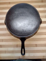 Vintage Sidney cast iron #9 skillet. Produced 1915-1920. Made by Wagner at Sidney Hollow Ware factory. Stripped in Lye...